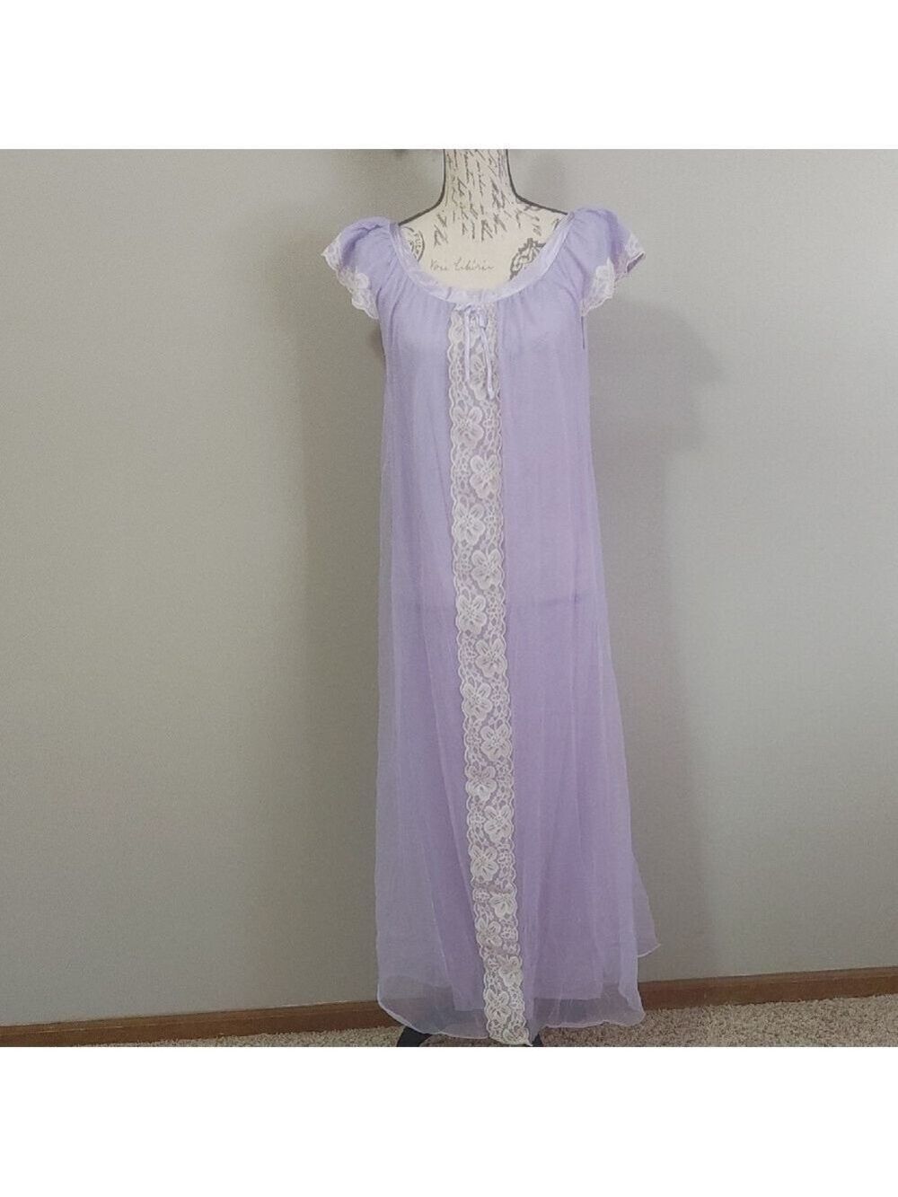 Vintage Erica Lane New York Lavender Nightgown with Lace Trim Sz Small
